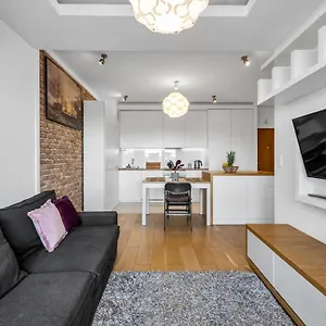 Spacious 2 Bedroom Ac Dalanowska 46 Warszawa